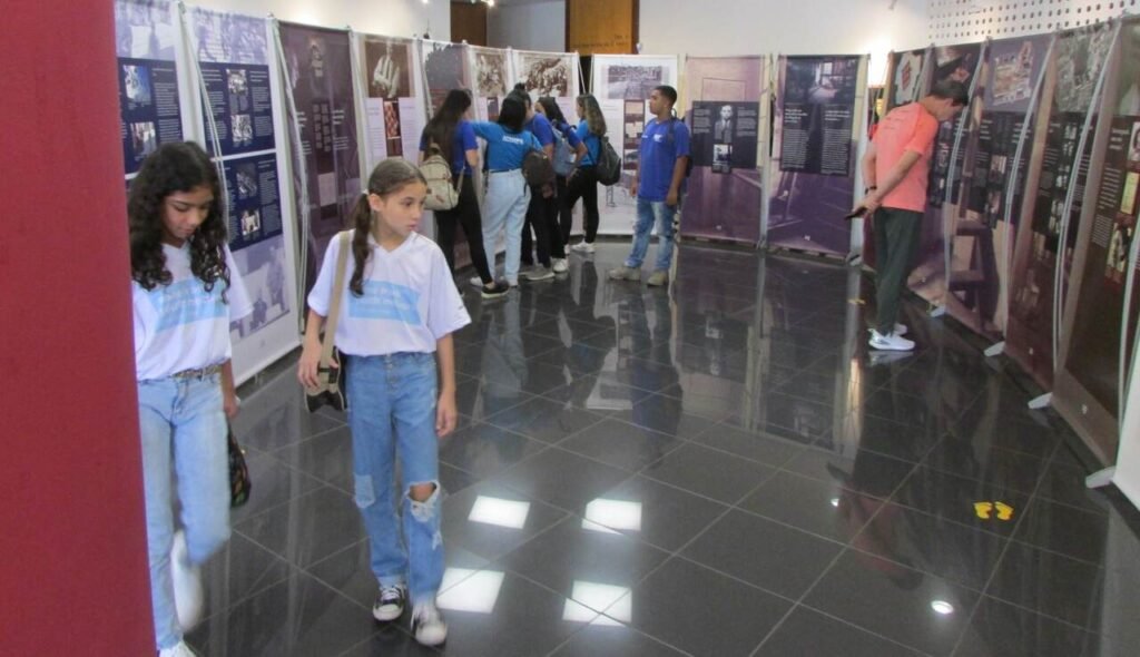 Una Contagem recebe exposição “Anne Frank: Deixe-me Ser Eu Mesma”