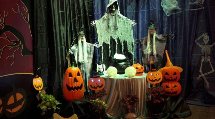 Oficininhas divertidas e almofadas com estampas exclusivas prometem agitar o Halloween do Pátio Savassi