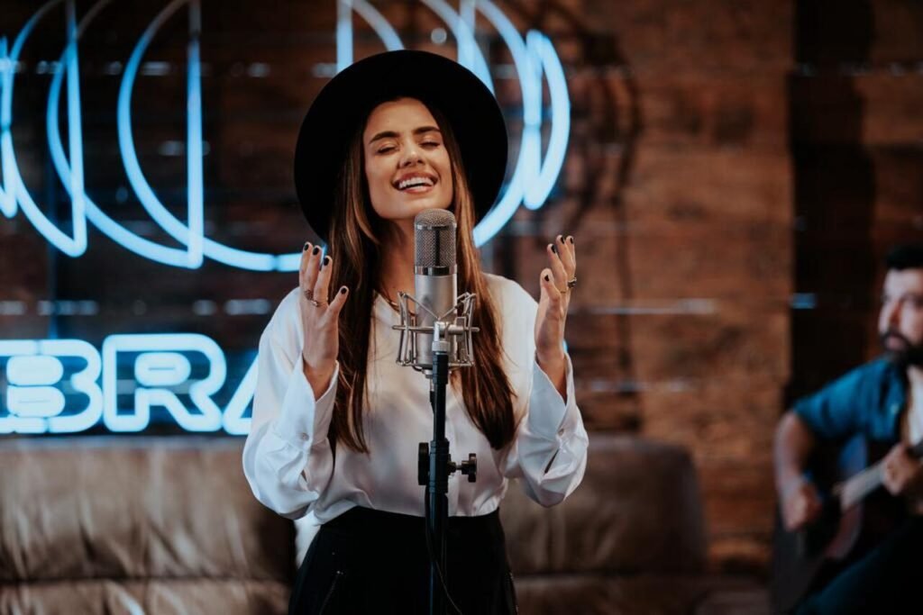 Dona do sucesso “Bênçãos que não têm fim”, Isadora Pompeo se apresenta, neste sábado, na Vibra São Paulo