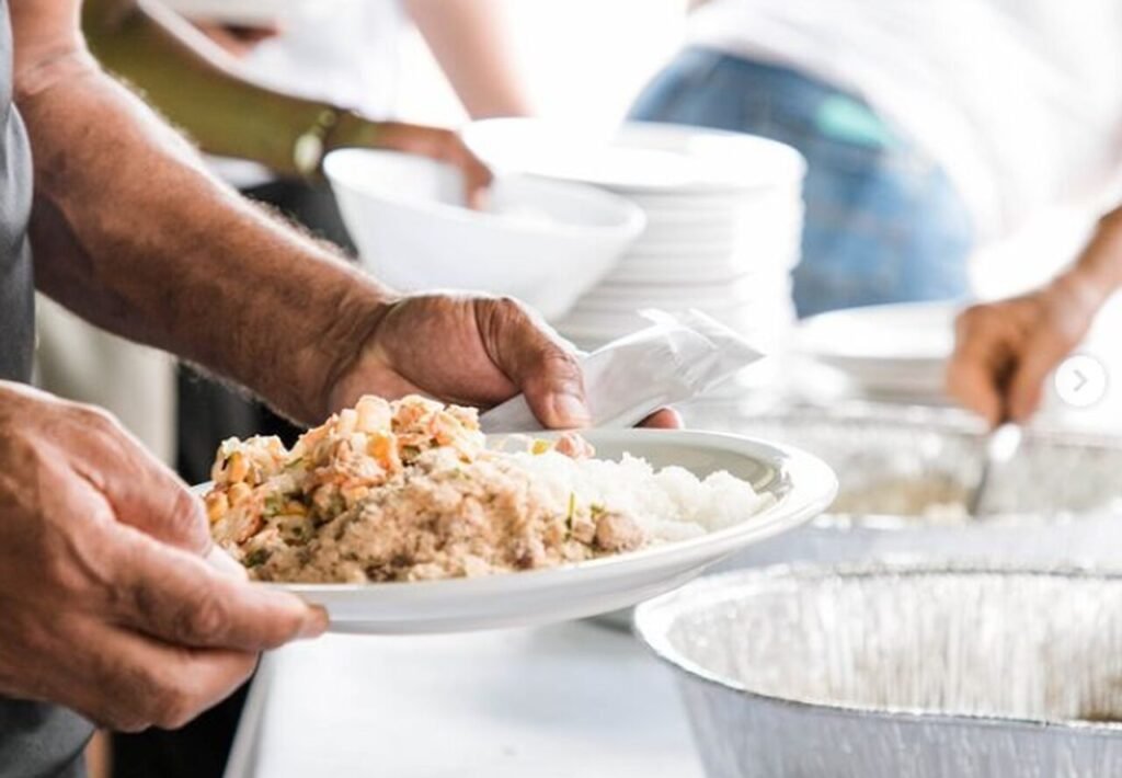 Comida que Abraça promove ação: “com pouco, todos podem fazer muito” 