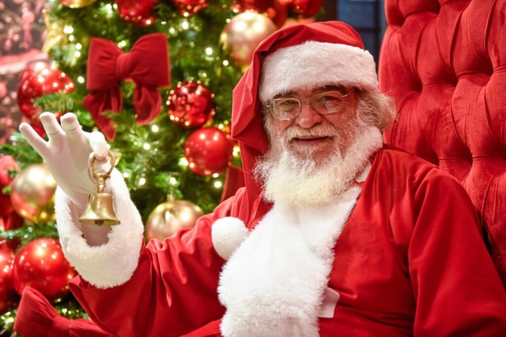 Com árvore de 13 metros, cristais de gelo e tubos de led, Pátio Savassi já tem data para inaugurar decoração de Natal