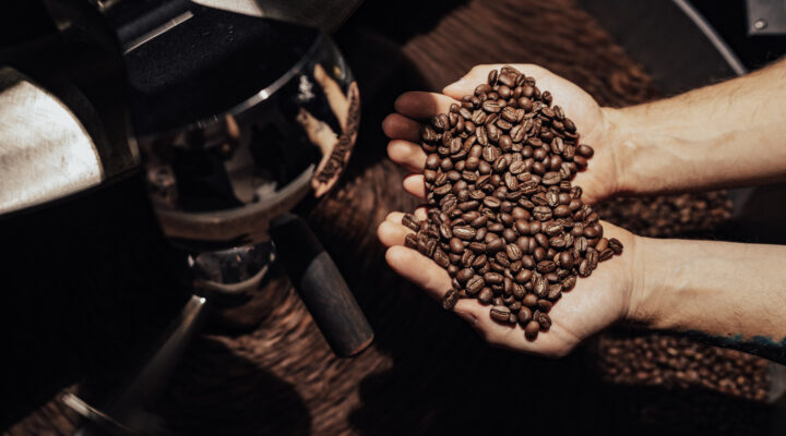 Prêmio Coffee of the Year 2024 tem recorde de amostras inscritas e vencedor será revelado na Semana Internacional do Café