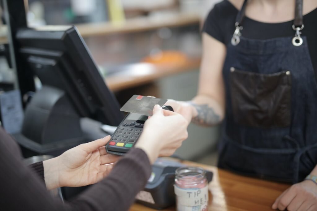 Compras de final de ano: uso do cartão de crédito requer atenção redobrada