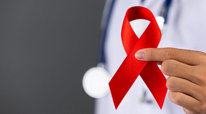 Dezembro Vermelho: entenda a importância da prevenção e do tratamento contra o HIV/aids