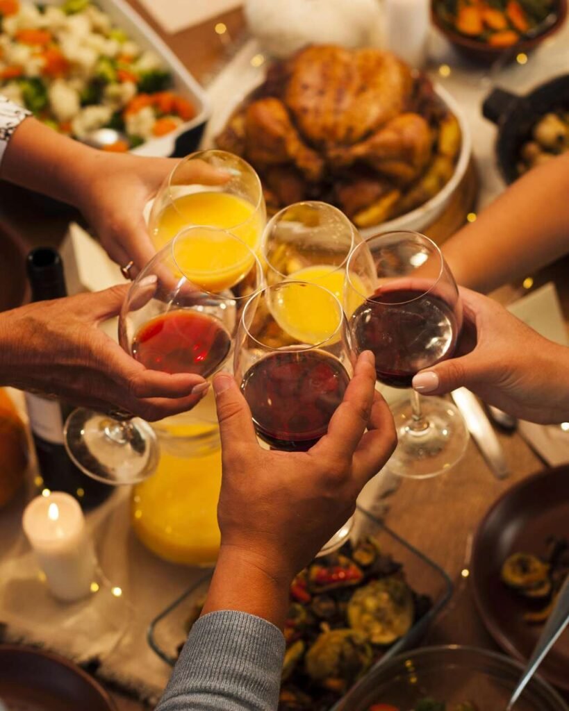 Alimentação e boa hidratação são essenciais para evitar a ressaca neste fim de ano