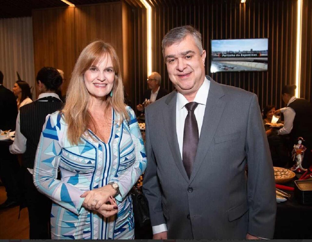Flavia-Badaro-presidente-da-ABIH-MG-e-Rodrigo-Cancado-vice-presidente-da-ABIH-MG1_Easy-Resize.com_-1024x794 ABIH-MG realiza cerimônia de posse da nova diretoria no dia 27 de março