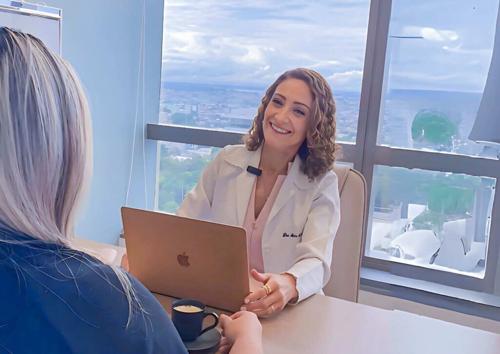 Endocrinologista explica como os hormônios da menopausa podem influenciar no emagrecimento
