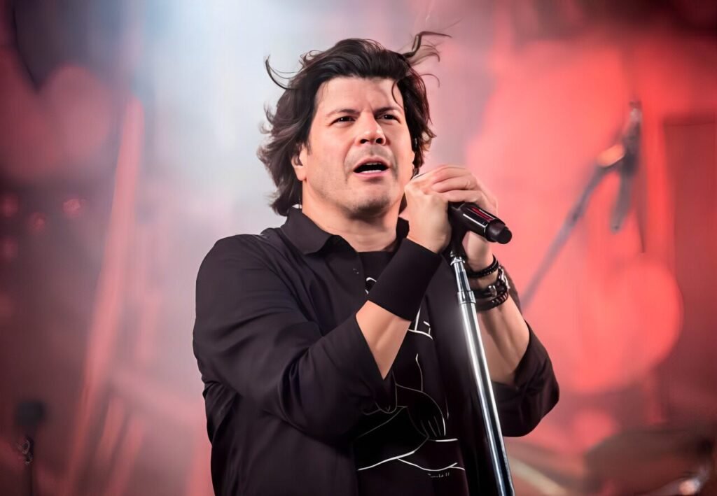 Paulo Ricardo se apresenta em Contagem com a turnê ‘Voz, Violão e Rock ‘n’ Roll’