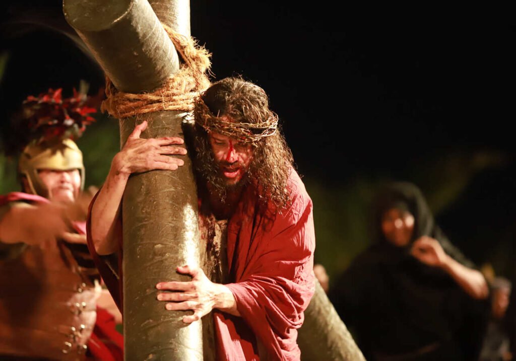 Estreia da Paixão de Cristo de Nova Jerusalém com José Loreto emociona público e supera ano anterior