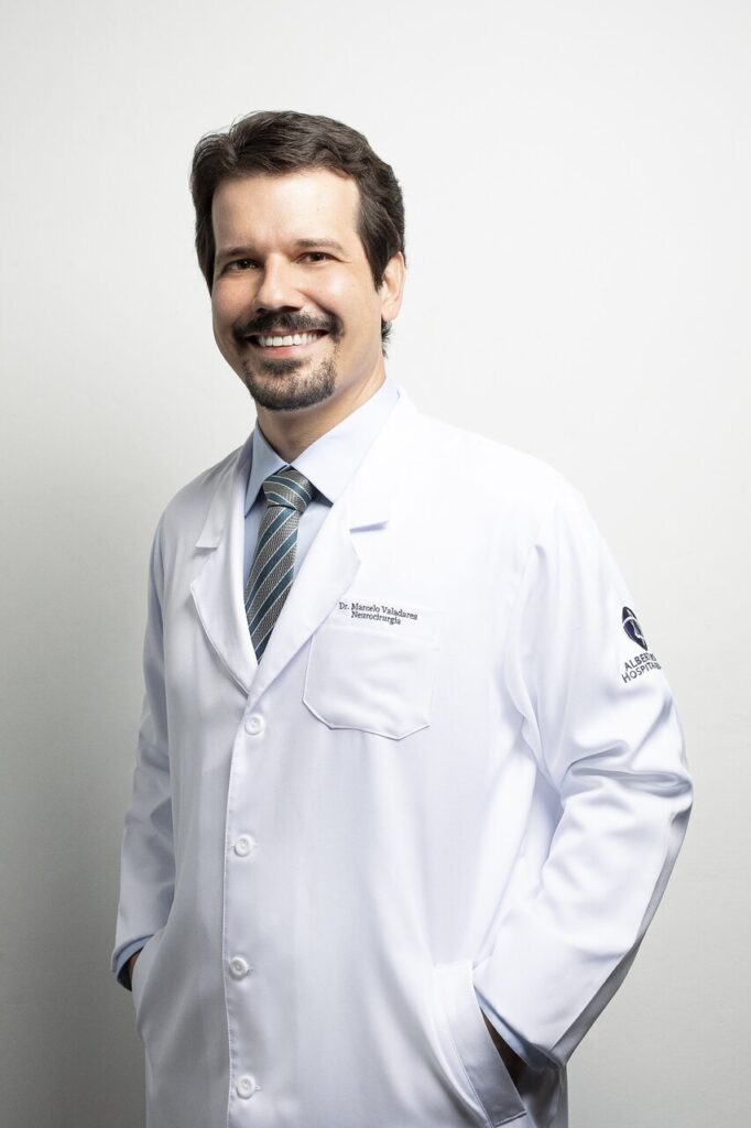 Marcelo-Valadares-alta-2_Easy-Resize.com_-682x1024 Mês do Parkinson | Além do tremor: o que ninguém fala sobre a doença, segundo neuro da Unicamp