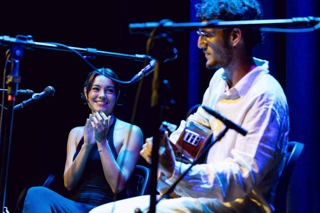 Em clima intimista, Sophie Charlotte e Tom Veloso apresentam show inédito em BH, no Sesiminas, no dia 16 de maio