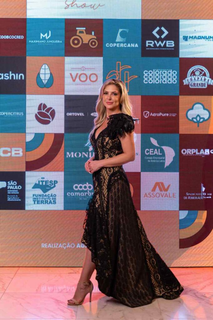 Aryane-Garcia-3_Easy-Resize.com_-682x1024 Liderança, inovação e impacto: Aryane Garcia se consolida como voz estratégica no agro moderno