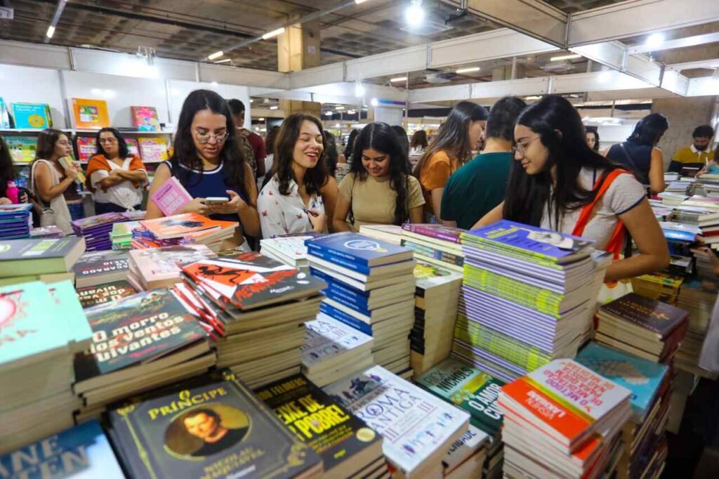 Bienal Mineira do Livro 2025 celebra tradição literária e compromisso com a formação de leitores