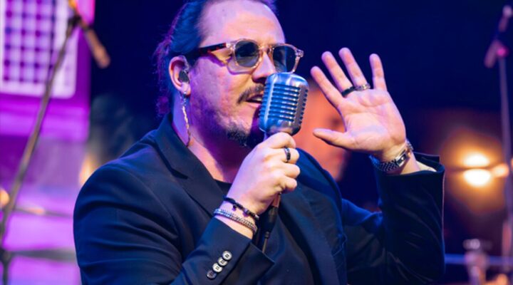 Dino Fonseca apresenta “DINO BACK TO THE 80’S” turnê inédita, no dia 14 de junho na grande BH