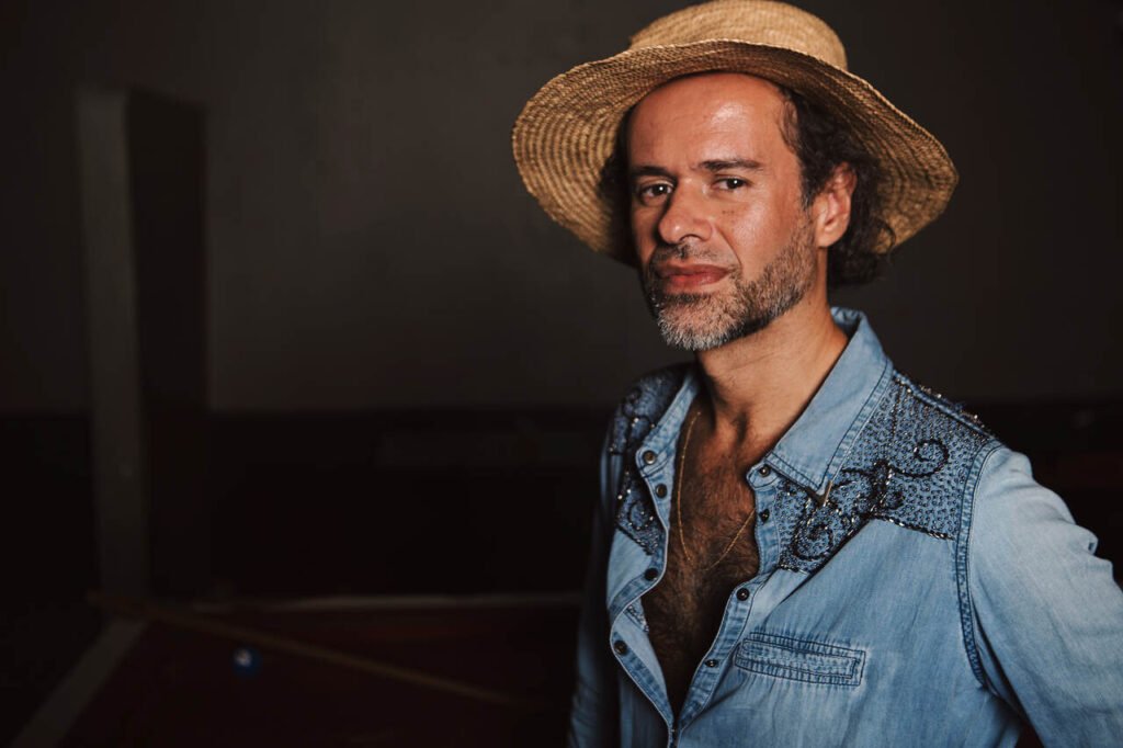 Marcelo Jeneci e Orquestra Opus realizam apresentação inédita no Cine Theatro Brasil