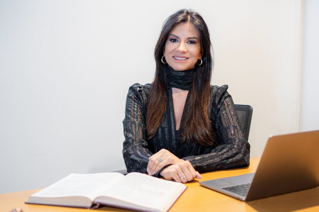Carolina-Ramos-diretora-regional-da-Central-Unicred-do-Brasil-Nucleo-Multirregional-foto-Diego-Santos-1_Easy-Resize.com_-1024x682 Planejamento é o passaporte para férias bem-sucedidas