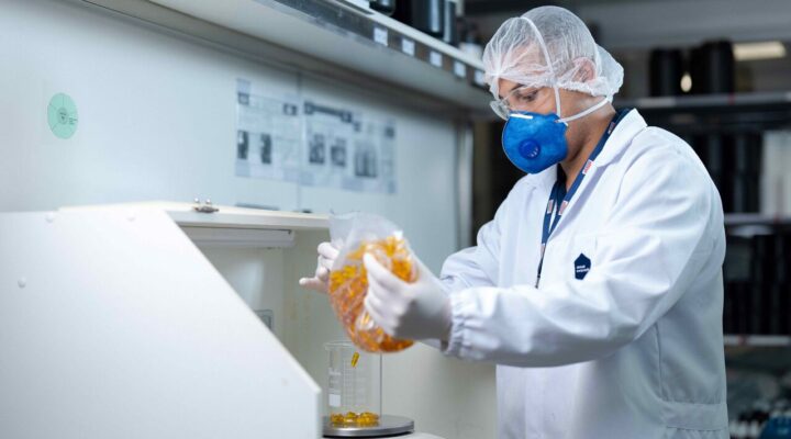 Laboratório de manipulação de medicamentos da Drogaria Araujo se consolida como um dos maiores do Brasil