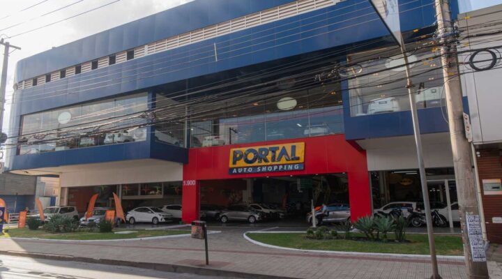 Portal Auto Shopping realiza feirão com condições de “cinema” e presença do personagem Superman neste fim de semana