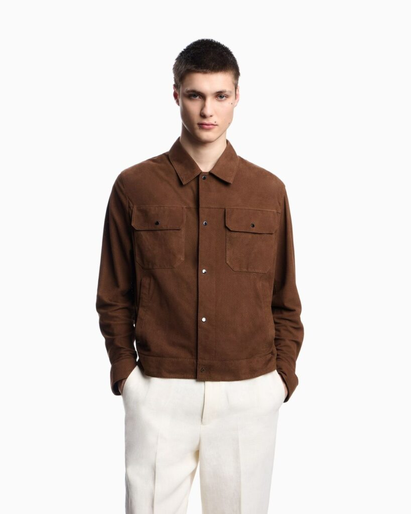 JAQUETA-DE-CAMURCA-DE-CABRA-ICON-COM-MICROPERFURACOES_Emporio-Armani_Credito-Emporio-Arma_Easy-Resize.com_-819x1024 Dia dos Namorados no DiamondMall: presentes exclusivos para todos os estilos