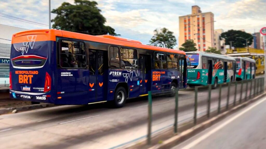 WhatsApp-Image-2025-05-29-at-08.40_Easy-Resize.com_-1024x575 "Uai, que ônibus é esse?": novo layout da frota metropolitana chama atenção e simboliza nova fase da mobilidade urbana em Minas