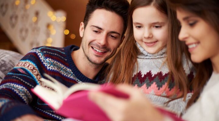 Com leitura e brincadeiras em família, o período das férias torna-se especial