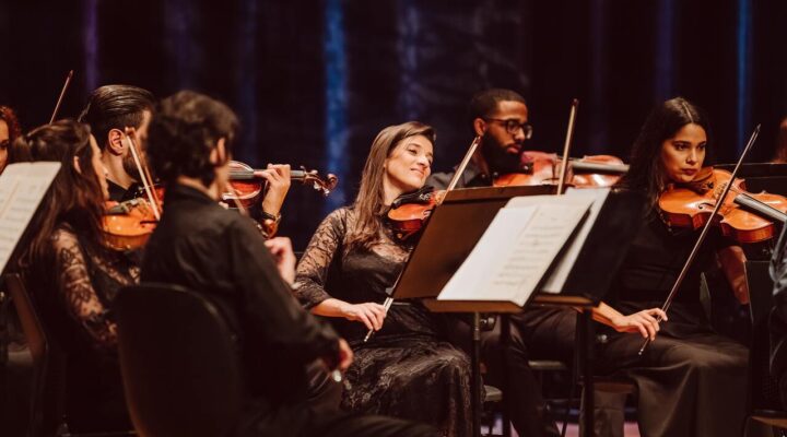 Mariana recebe Orquestra Ouro Preto em tributo emocionante a grandes clássicos do Rock n’Roll