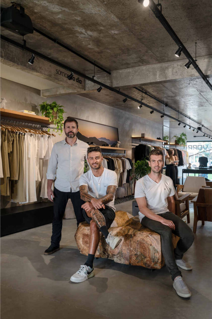 Socios-Eduardo-Ayres-Humberto-Ayres-e-Rodrigo-Loiola-Foto-Studio-NY18_Easy-Resize.com_-683x1024 Vörr projeta crescimento nacional com seu athleisure premium de alma mineira