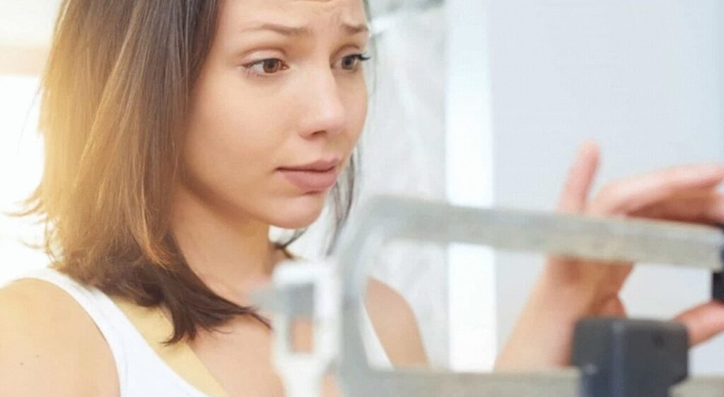 balanca-1024x562 Metabolismo lento? Descubra Verdades, Mitos e Estratégias para Emagrecer com Saúde