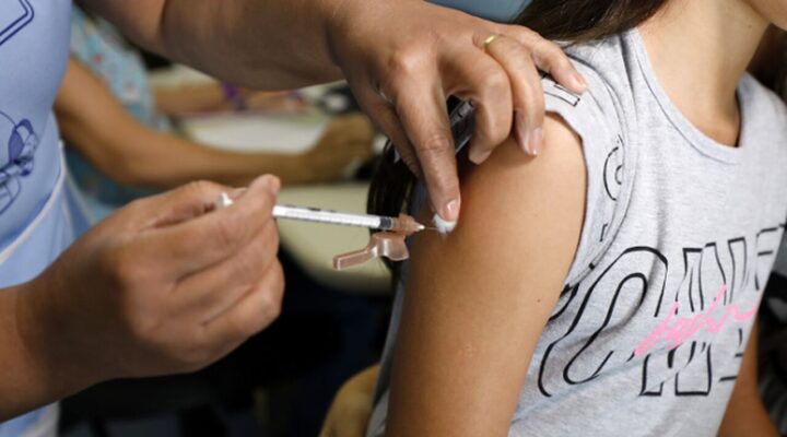 Prefeitura de BH amplia pontos de vacinação contra a dengue em cada regional