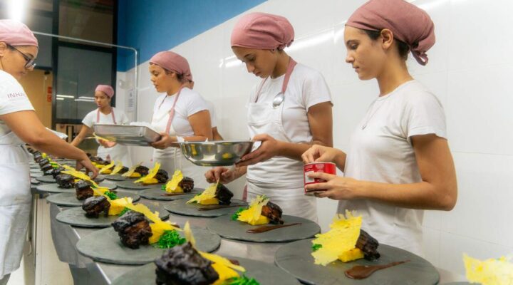 INHAC e UFMG firmam parceria para fortalecer a formação de novos cozinheiros em Minas