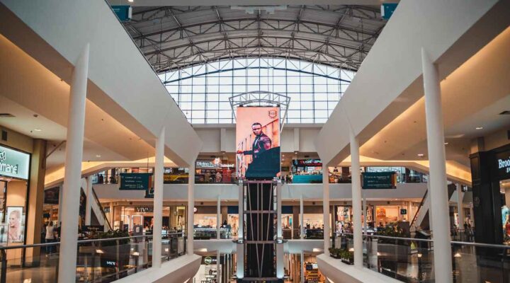 Campanha de Dia dos Pais do Shopping Del Rey sorteia vale-viagem e presenteia clientes com vinho chileno