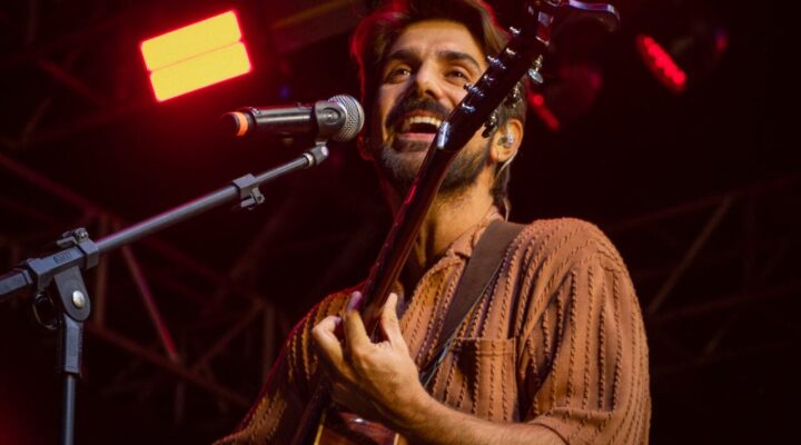 “De Perto”, turnê do cantor mineiro, Gabriel Gonti, agita festival mineiro antes do show de Lenine