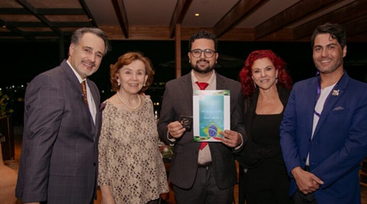 Artistas mineiros criam joia para evento Brasil-Portugal