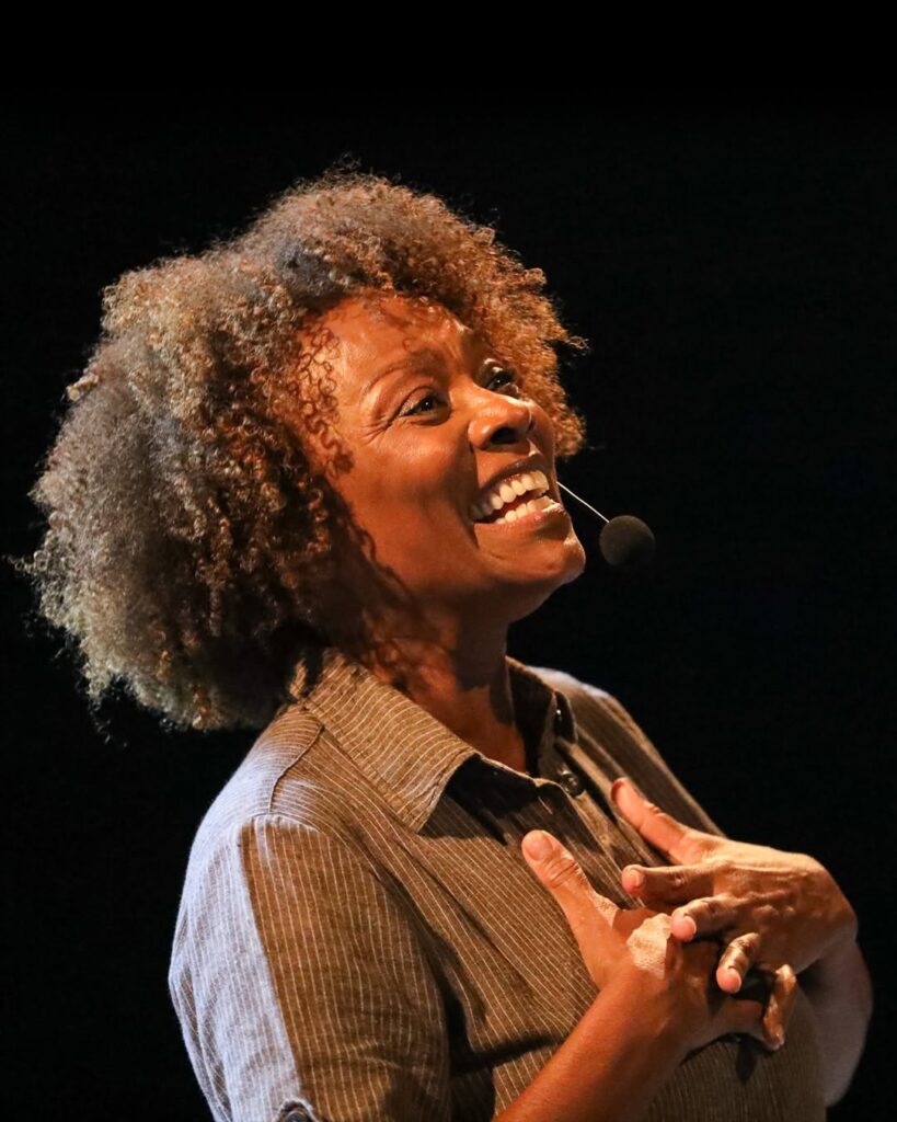 Eda-Costa-divulgacao--819x1024 Festival Sempre um Papo lança Clube do Livro sobre Letramento Racial, coordenado por Madu Costa.