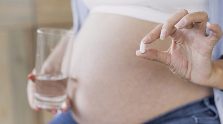 Especialista alerta sobre os riscos da desinformação sobre o uso de paracetamol e a relação com o autismo