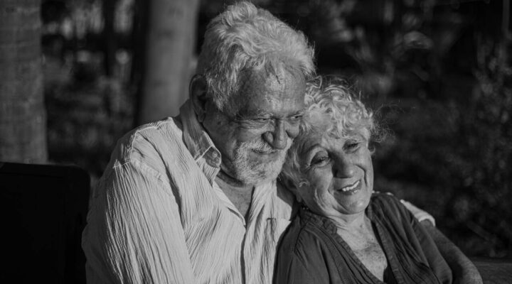 Em BH, “Outra História de Amor” costura humor, ternura e conflito para falar de afeto na maturidade
