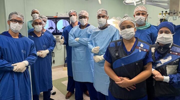 Cirurgia inédita com prótese total de tálus personalizada é realizada em Belo Horizonte