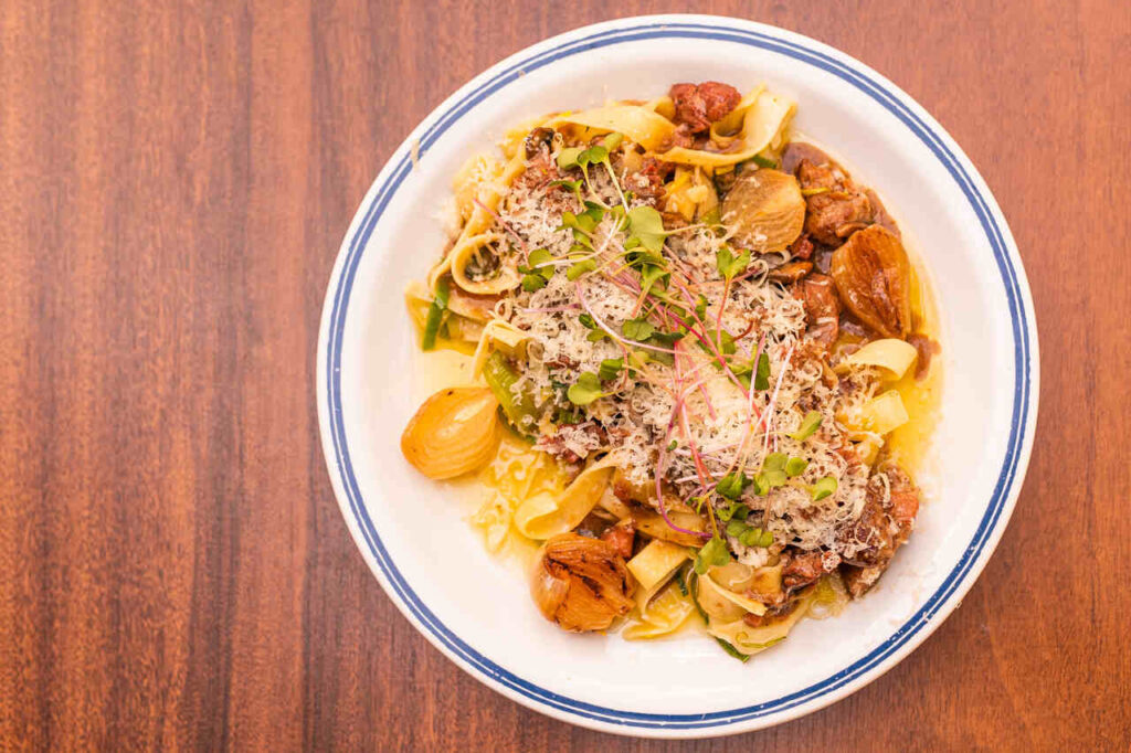 Cabernet-Butiquim-Fettuccine-com-Ragu-Bourguignon-Foto-Fred-Oliveira-_Easy-Resize.com_-1024x682 Dia do Macarrão: onde celebrar a data em Belo Horizonte