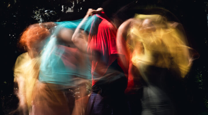 Camaleão Grupo de Dança estreia “Recriar”, espetáculo que celebra o encontro, a criação coletiva e a presença em espaços públicos
