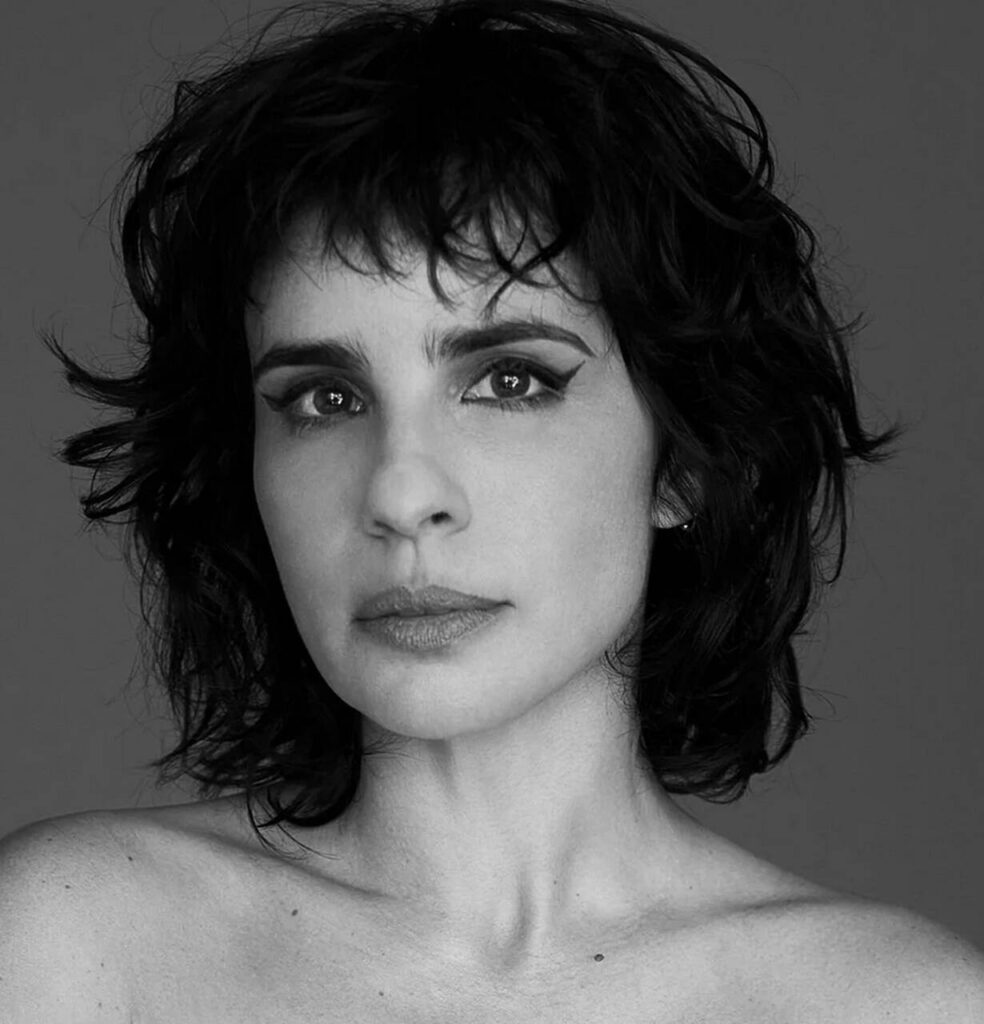 Maria-Ribeiro_Easy-Resize.com_-984x1024 Maria Ribeiro lança novo livro de crônicas e fala ao BH em Pauta sobre amadurecimento e perdas