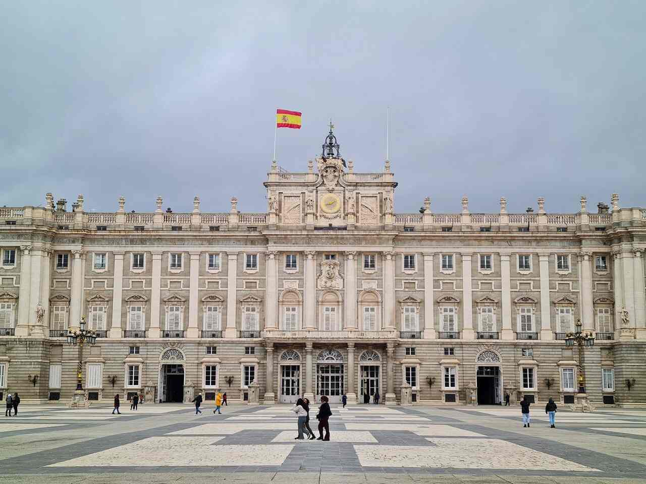 Palacio-Real-Madri-Espanha-Travessia-Cidadania-Marden-Couto-2025_Easy-Resize.com_ Notícias