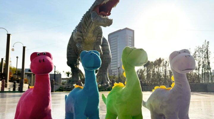 BH Shopping celebra o mês das crianças com pelúcias de dinossauros e exposição jurássica