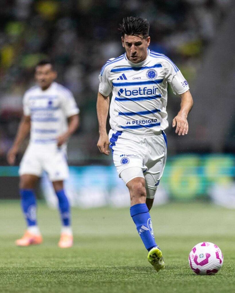 54882471378-487685bc2e-o_Easy-Resize.com_-819x1024 Cruzeiro: "Temos que pontuar o máximo possível", diz William antes de jogo contra Grêmio