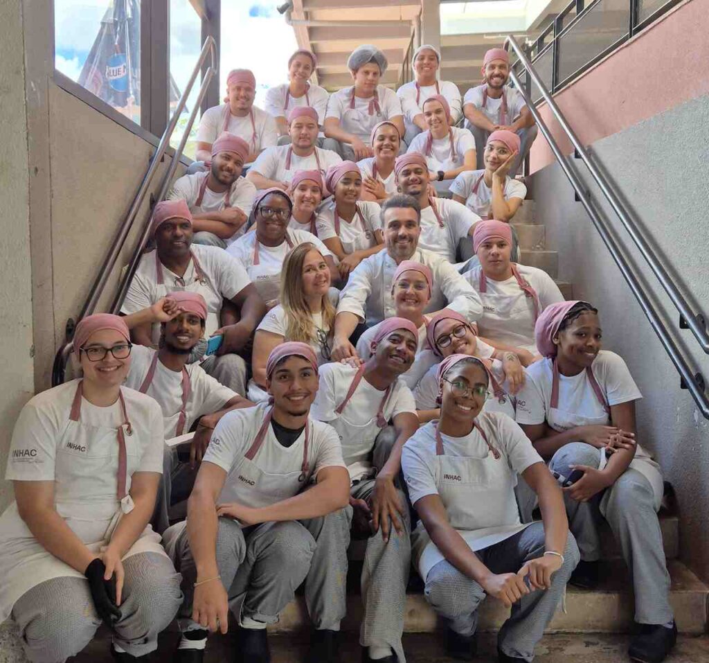 Alunos-INHAC-2025_Foto-Camila-Dornelles_Easy-Resize.com_-1024x957 Restaurantes por 1 dia: alunos do INHAC levam criatividade e alta gastronomia para o público