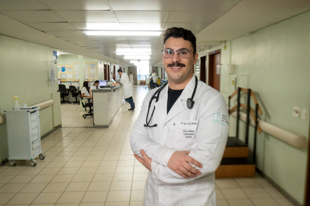 DR-IGOR-HERCOR2_Easy-Resize.com_-1024x682 BH é a primeira cidade de mineira a ter programa de reabilitação cardiopulmonar intensiva do SUS