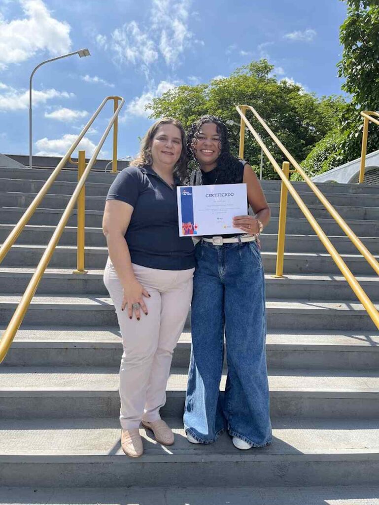 FOTO-1-COM-ELAS-VALLOUREC_Easy-Resize.com_-769x1024 Projeto Mentoria para Jovens Negras da Fundação Vallourec promove inclusão e desenvolvimento