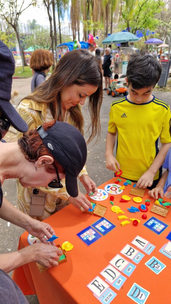Foto-Idosos-e-criancas-no-Supera-576x1024 Envelhecer bem começa na infância