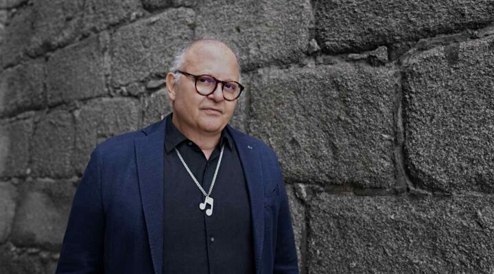 Guilherme Arantes celebra 50 anos de carreira com a turnê “50 Anos-Luz”, marcada para 2026