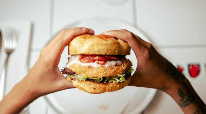 Rex Bibendi celebra um ano com novo menu e atmosfera de bar reforçada