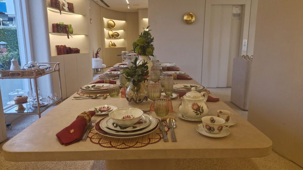 WhatsApp-Image-2025-11-13-at-11.31.19-1-1024x576 Tânia Bulhões apresenta em BH a Coleção Botânica: a força da natureza em celebrações que ficam na memória